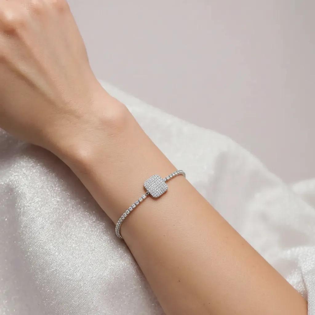 Bracciale pendenti dorato con zirconi - Bracciale Romantic Silver Square - FOTO 2